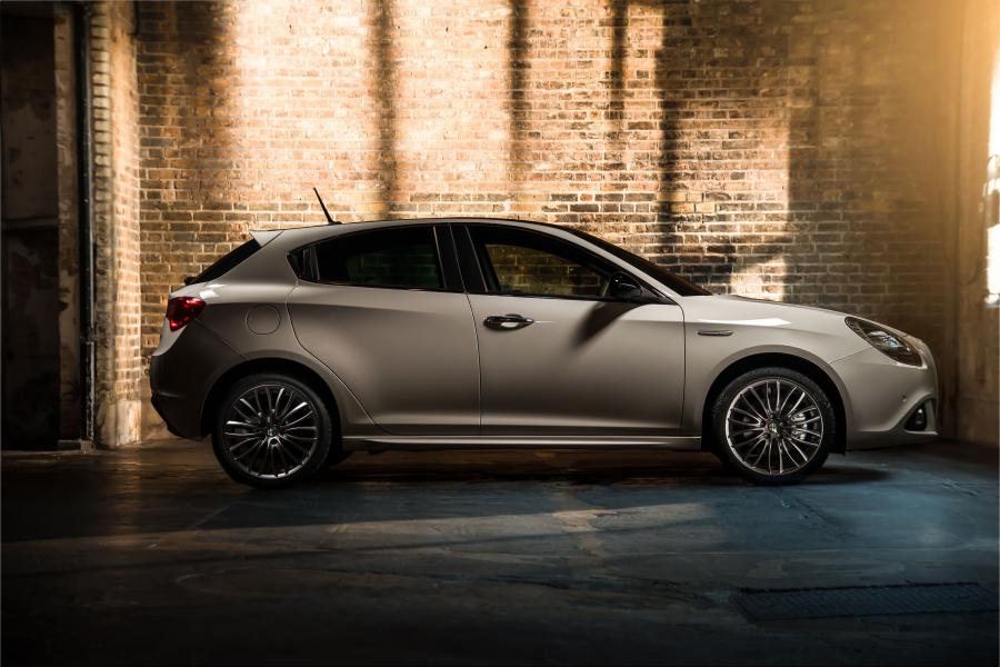  Alfa Romeo Giulietta Collezione 2015 года  (UK) (фото 4 из 5)